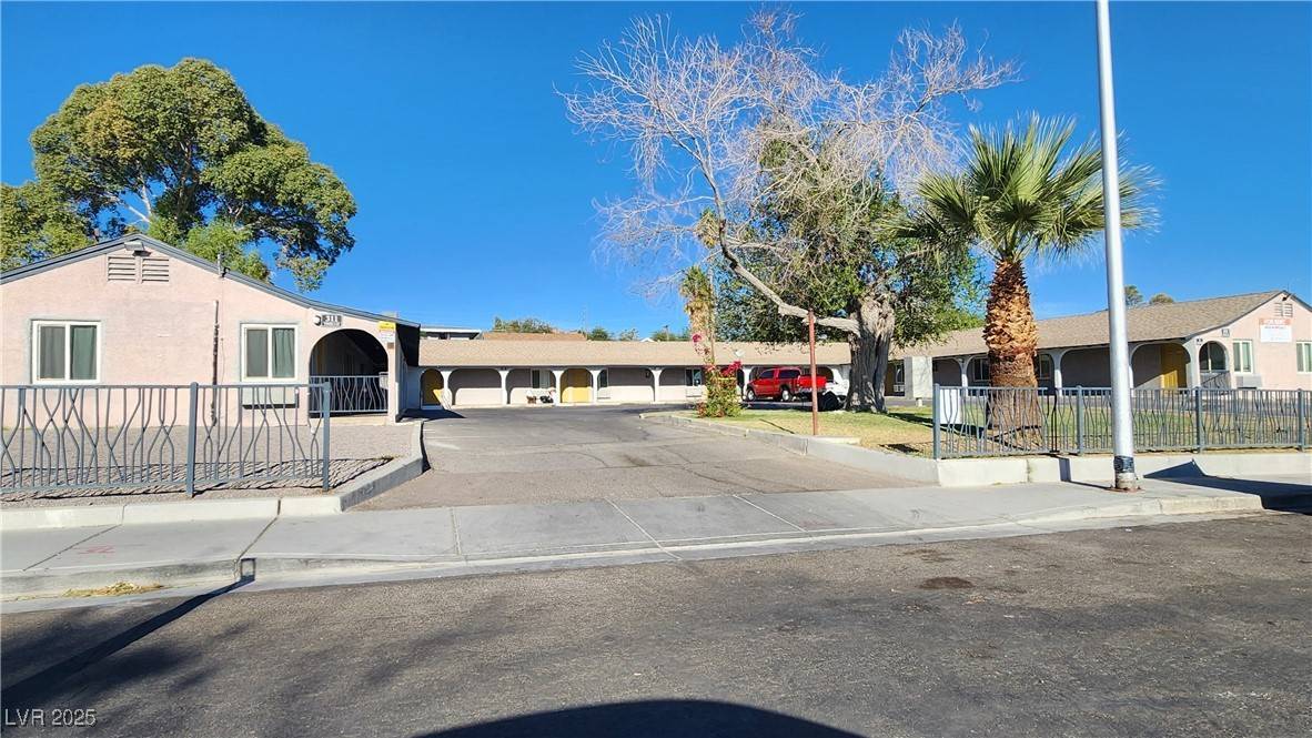 Las Vegas, NV 89101,311 N 16th ST #3