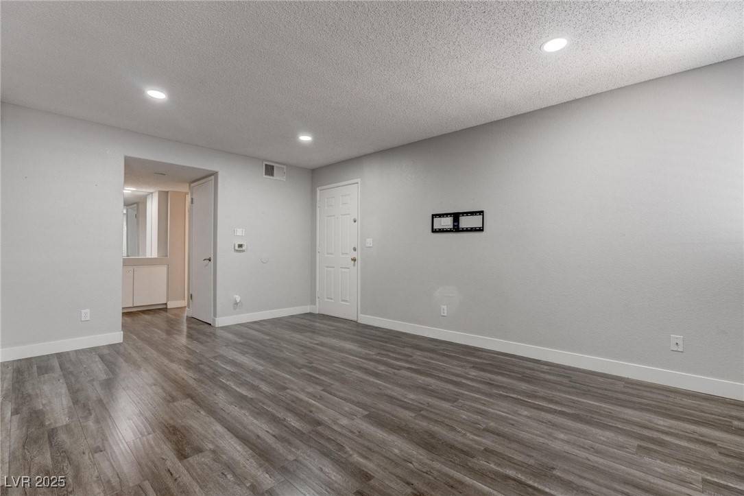 Las Vegas, NV 89145,7905 Idledale CT #102