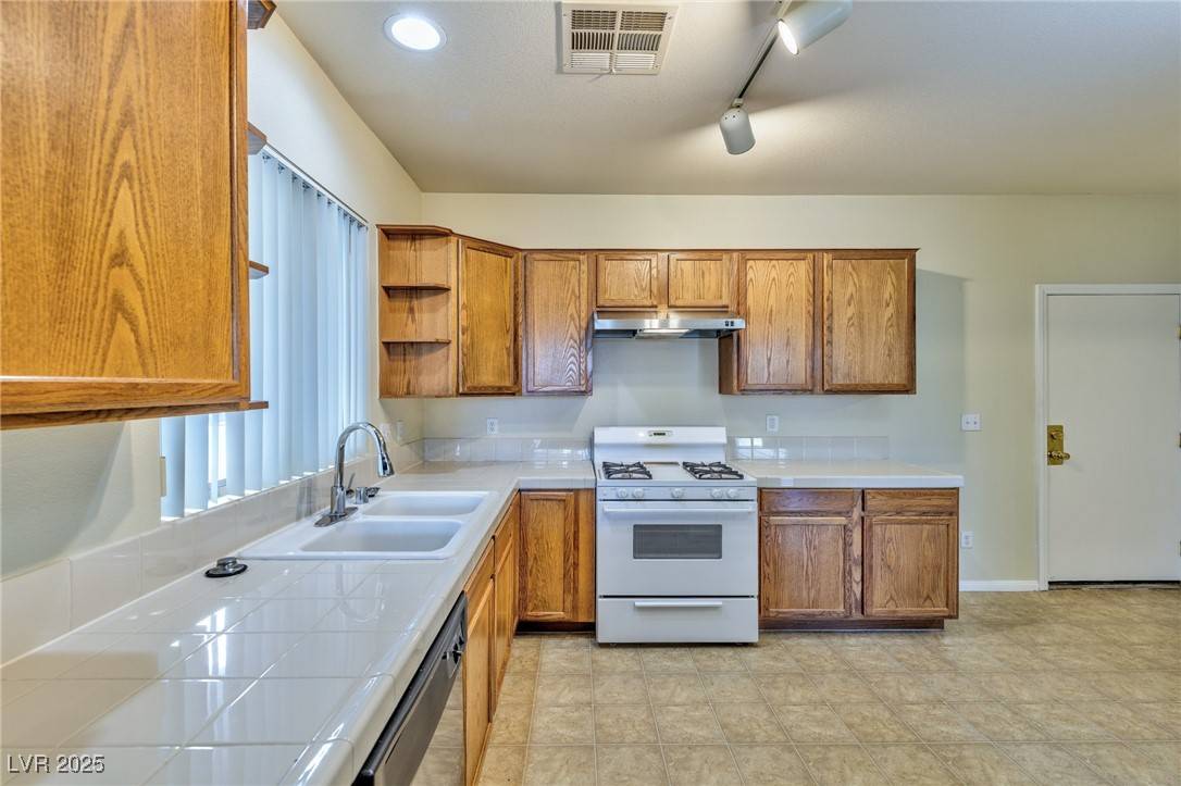 Las Vegas, NV 89122,6381 Pronghorn Ridge AVE