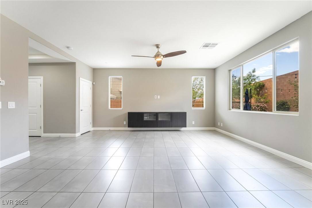 Las Vegas, NV 89148,5981 Smith Valley RD