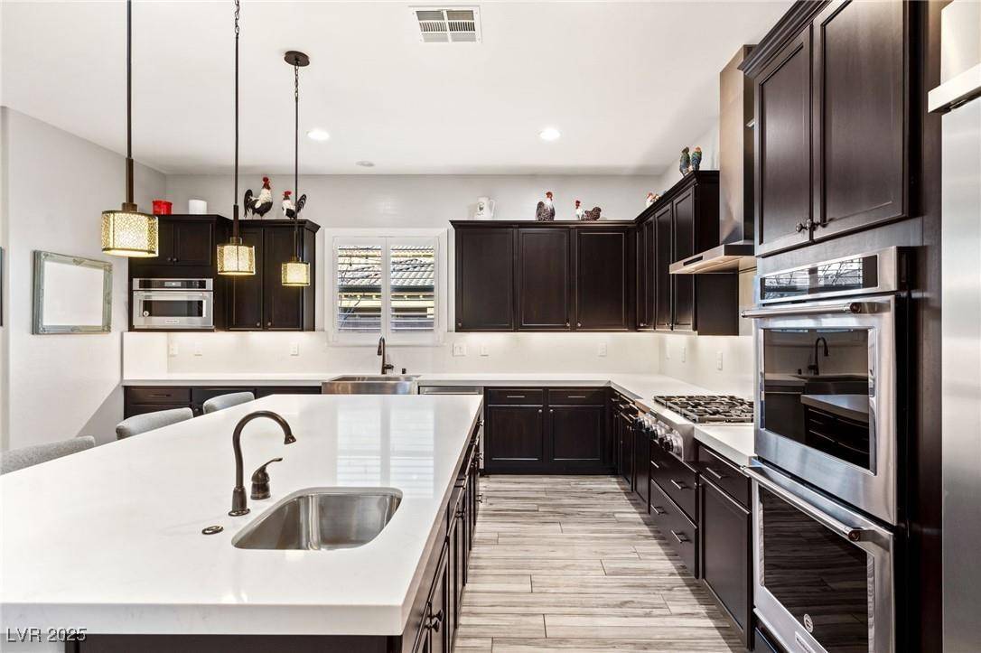Las Vegas, NV 89148,352 Dandelion Brook CT