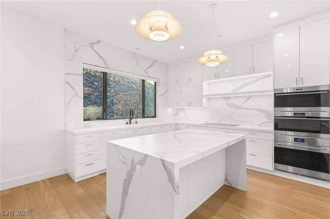 Henderson, NV 89012,394 Solitude Peak LN
