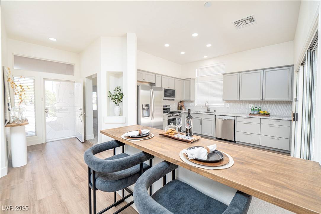 Las Vegas, NV 89134,10301 Coal Creek PL