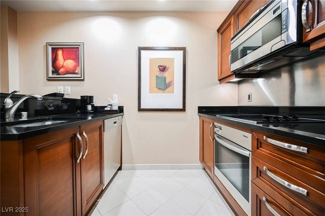 Las Vegas, NV 89109,135 HARMON AVE #3220