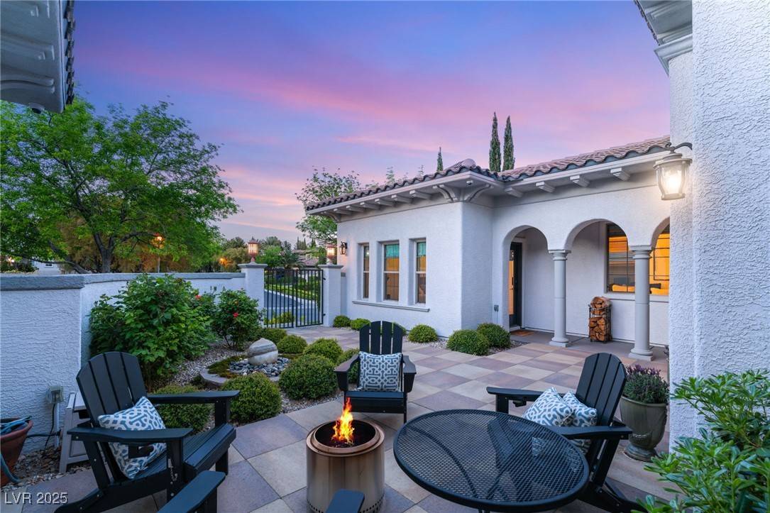 Las Vegas, NV 89144,10717 Beringer DR