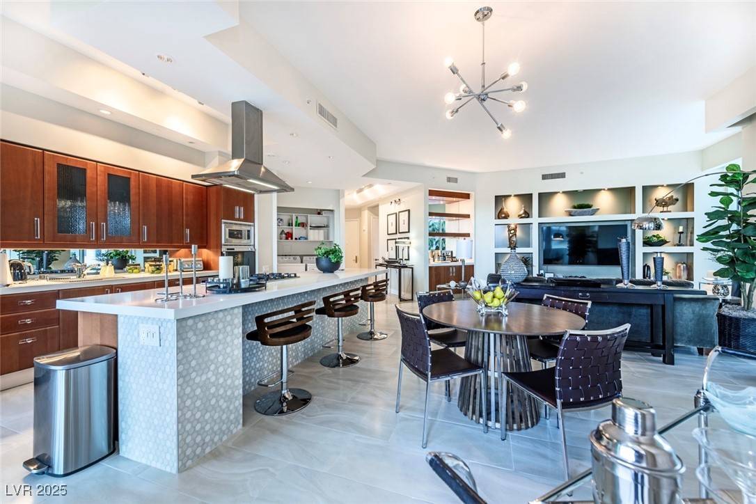 Las Vegas, NV 89109,2747 Paradise RD #206