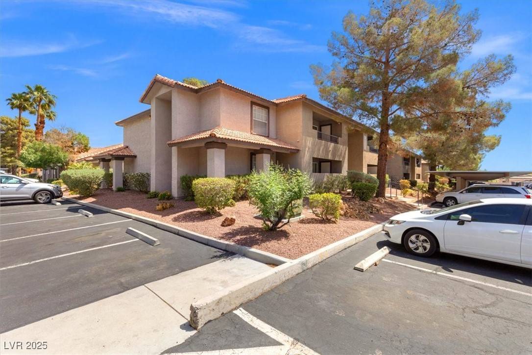 Las Vegas, NV 89117,2606 S Durango DR #221