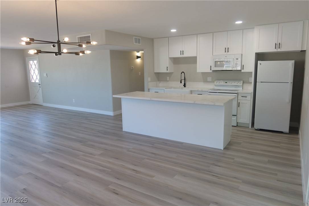 Las Vegas, NV 89121,3219 Bluebird ST
