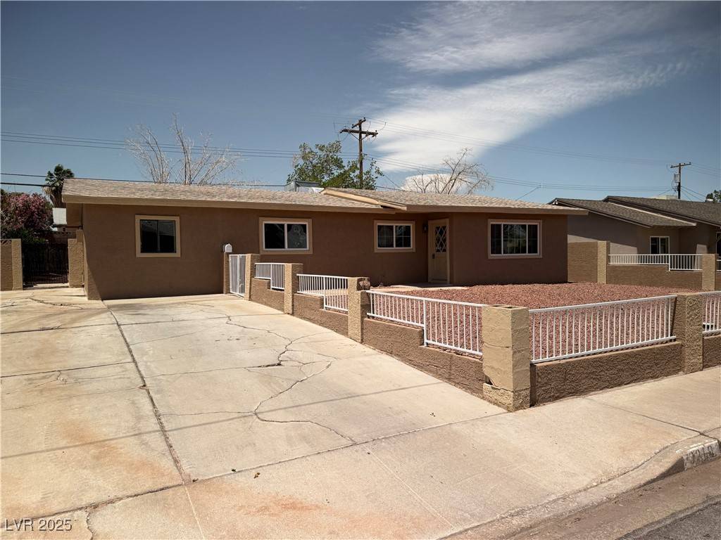 Las Vegas, NV 89121,3219 Bluebird ST