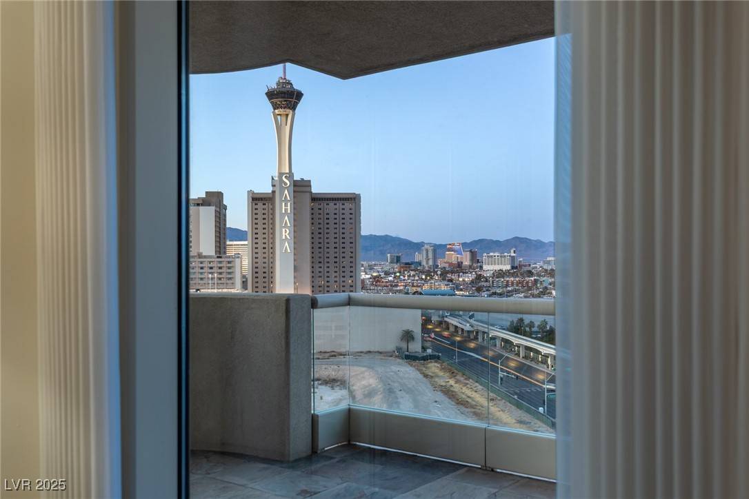 Las Vegas, NV 89109,2777 Paradise RD #1105