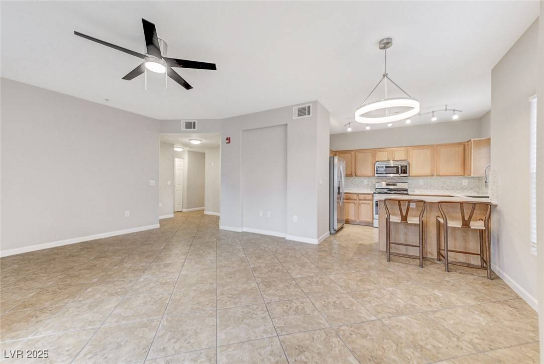 Las Vegas, NV 89129,3930 Legend Hills ST #102