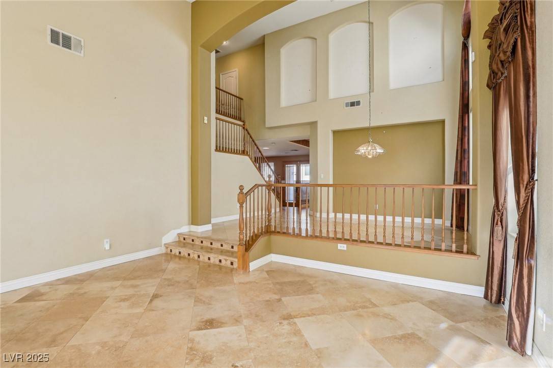 Henderson, NV 89012,395 Suzanne Peak CT