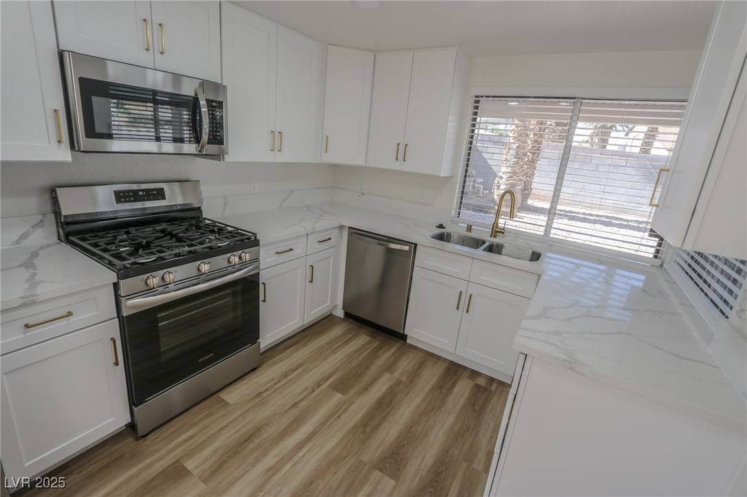 Las Vegas, NV 89103,6842 Greengrove DR