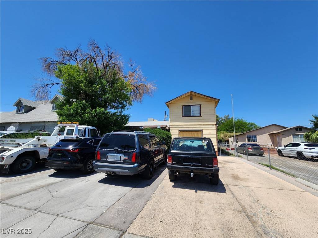 Las Vegas, NV 89101,377 N 16th ST