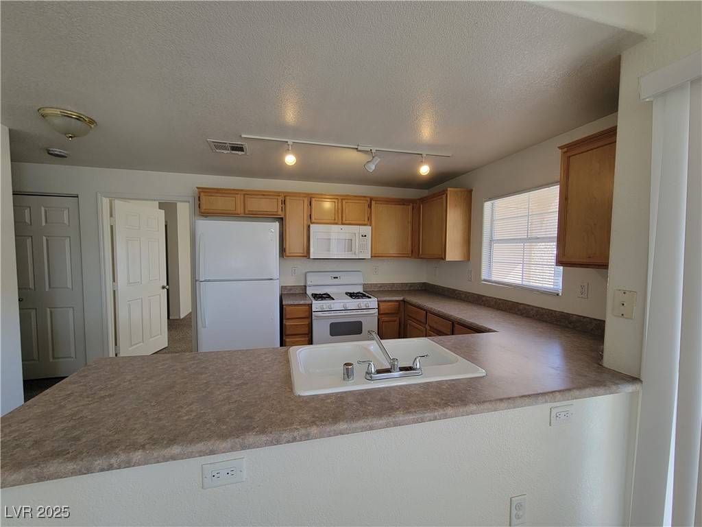 Las Vegas, NV 89129,3822 ORMOND BEACH ST #104