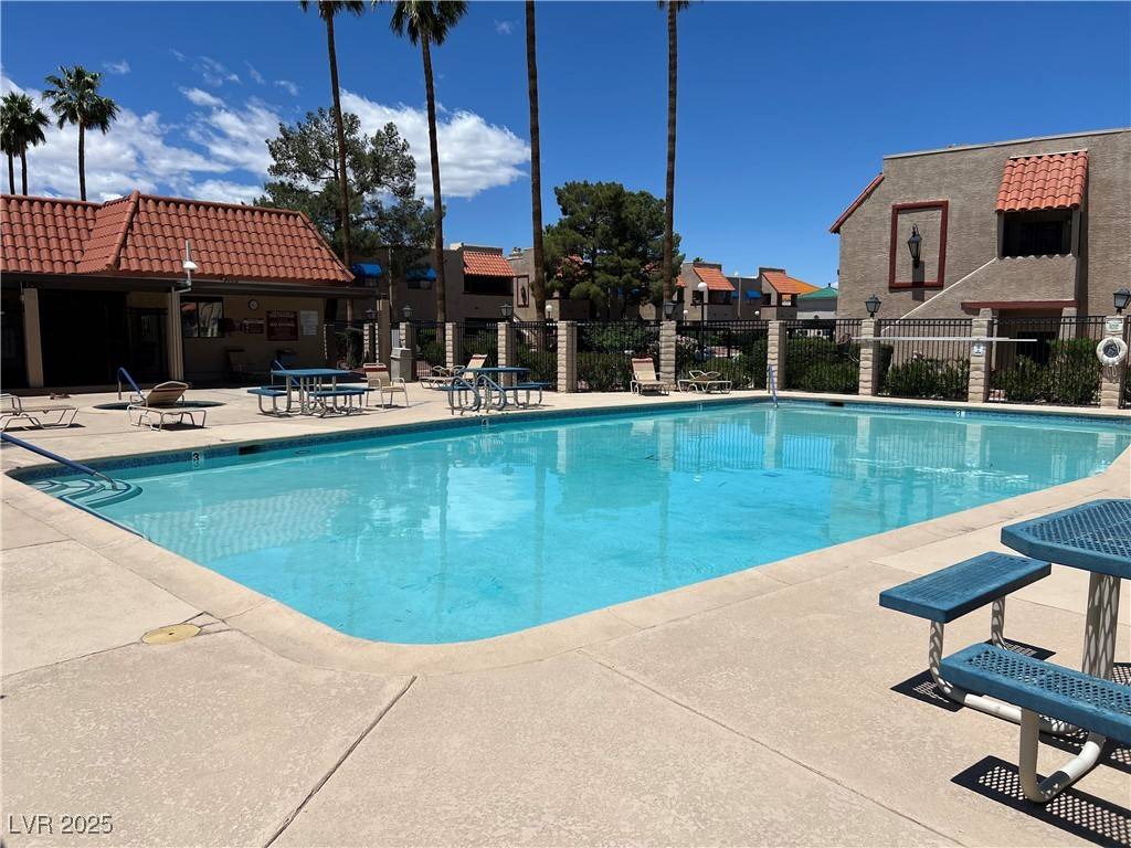 Las Vegas, NV 89103,4121 Gannet CIR #414
