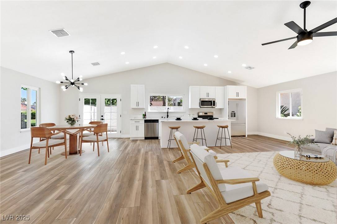 Las Vegas, NV 89107,811 Spyglass LN