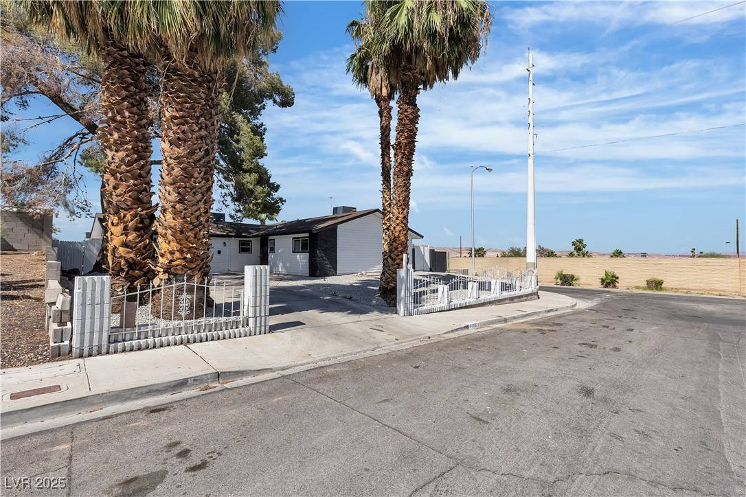 Las Vegas, NV 89121,4186 Toronto CIR