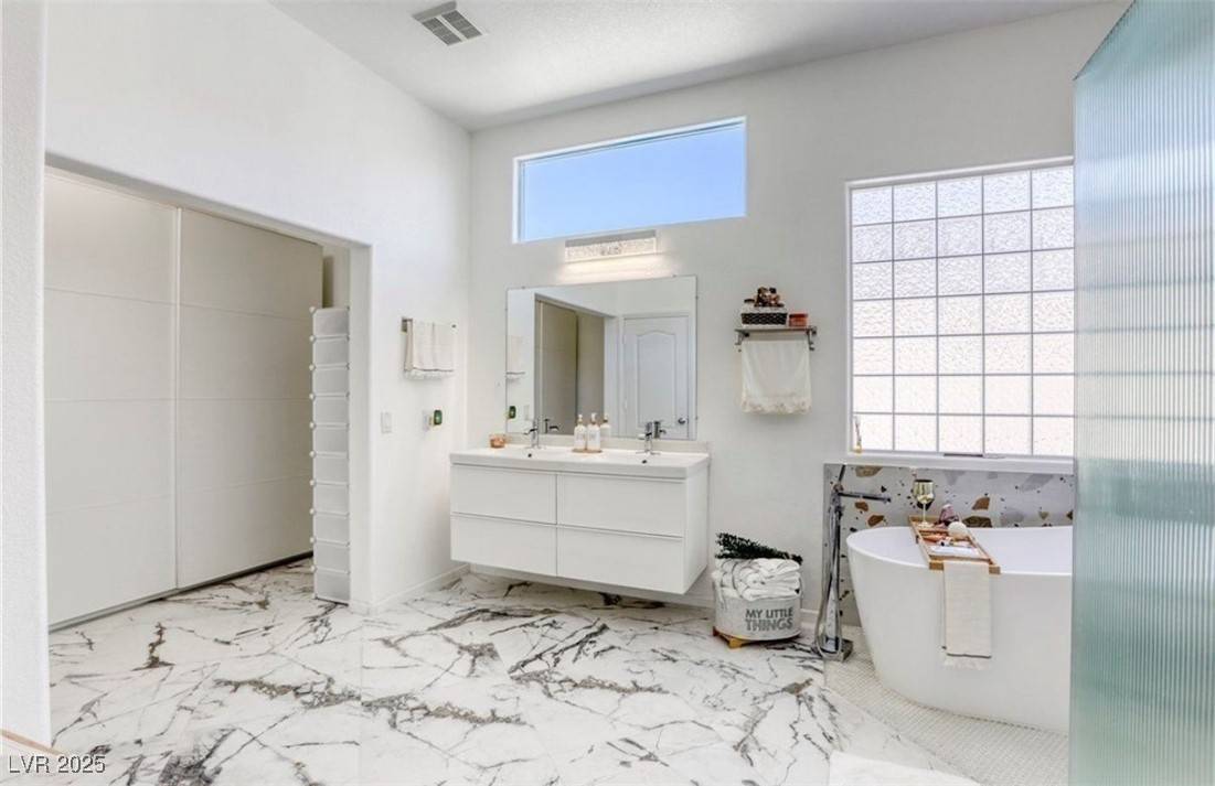 Las Vegas, NV 89117,3064 Azure Bay ST