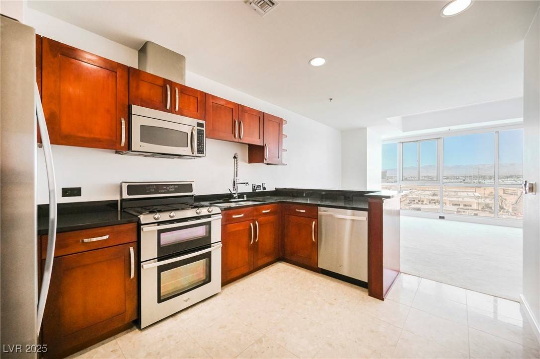 Las Vegas, NV 89103,4525 Dean Martin DR #1004
