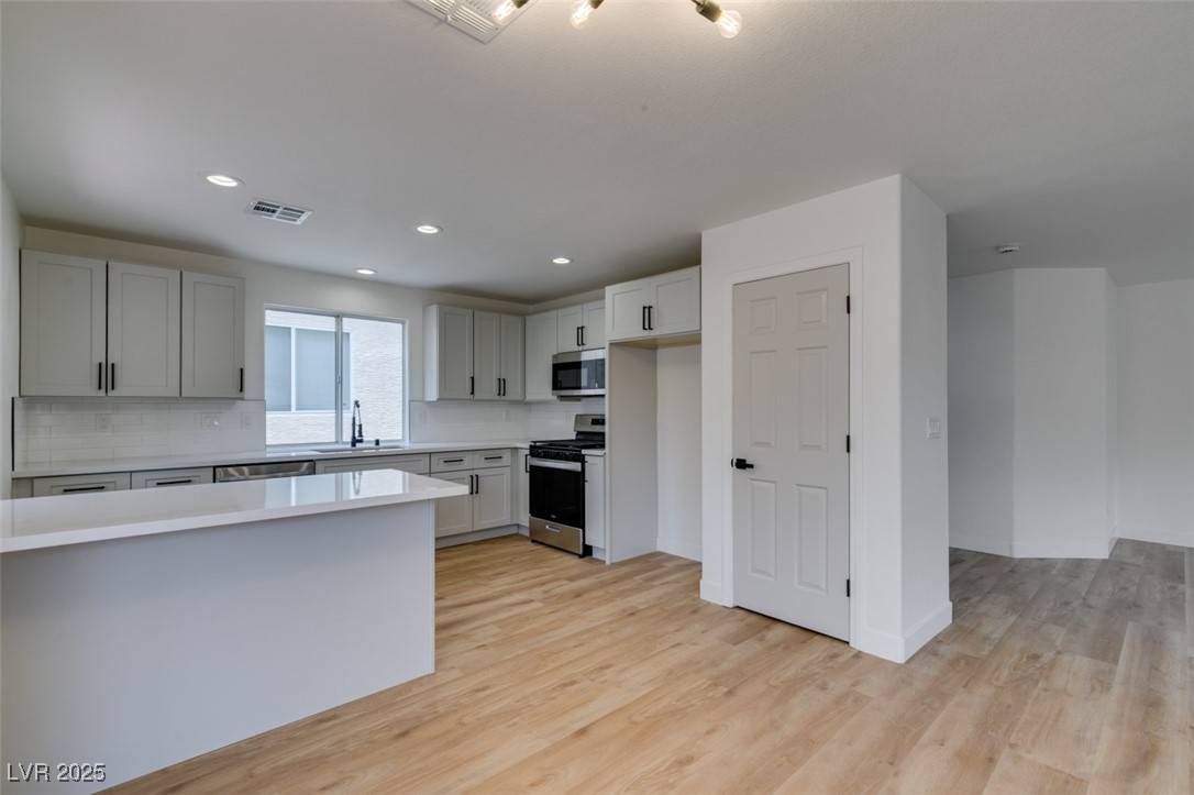 Las Vegas, NV 89147,9855 Ashton Pines CT