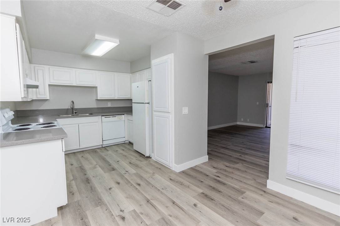 Las Vegas, NV 89128,3151 Soaring Gulls DR #1140