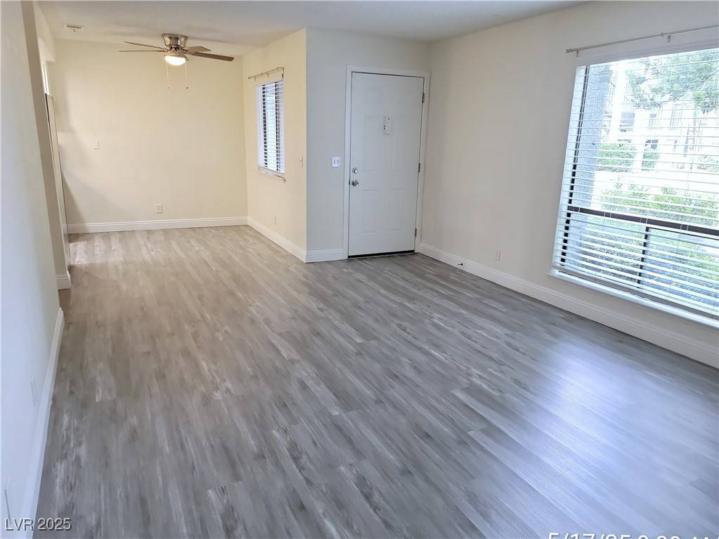 Las Vegas, NV 89119,5211 Caliente ST #33