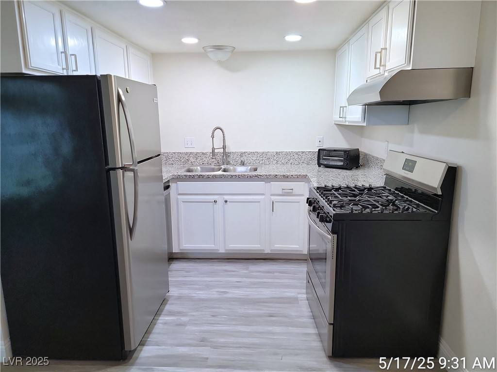 Las Vegas, NV 89119,5211 Caliente ST #33