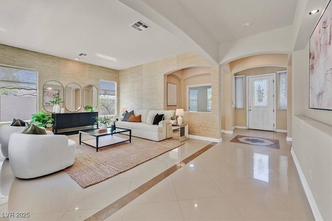 Las Vegas, NV 89117,7986 Merlewood AVE