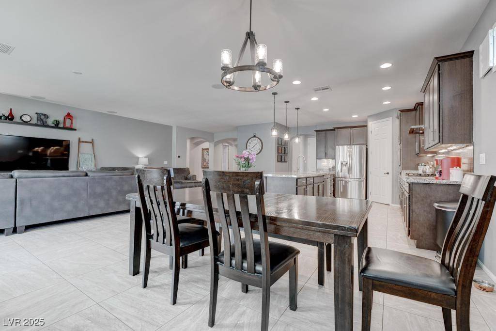 Las Vegas, NV 89149,6985 Hopi Summit CT