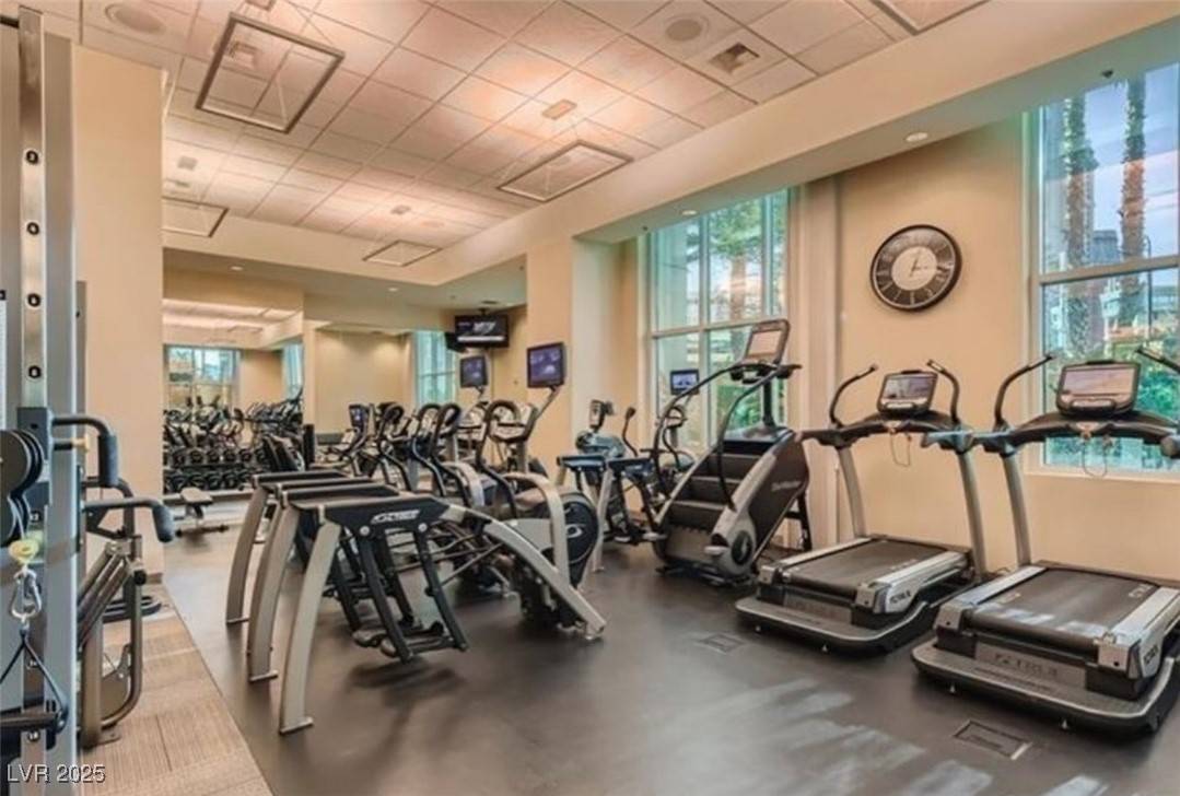 Las Vegas, NV 89109,135 E Harmon AVE #518