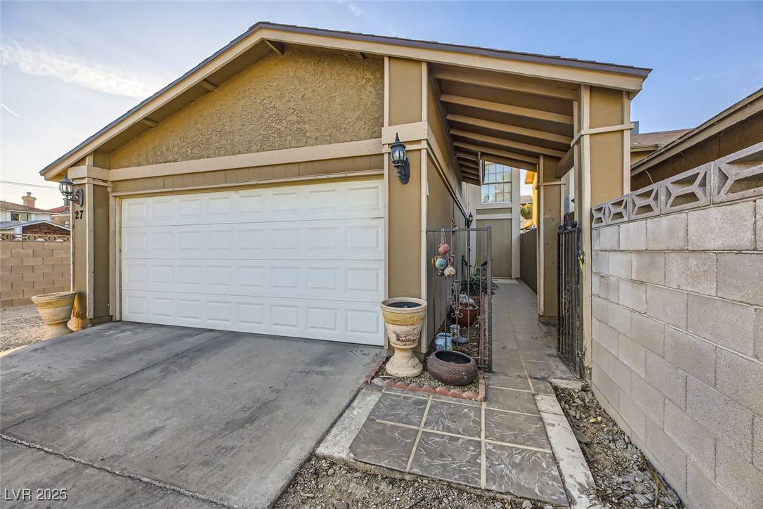 Las Vegas, NV 89110,27 Sirnoble ST