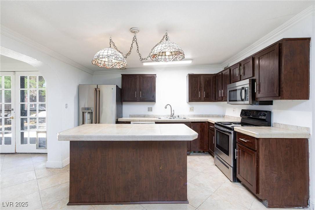 Las Vegas, NV 89169,2825 Burnham AVE