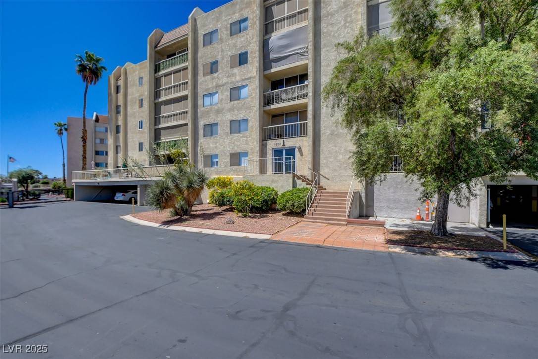 Las Vegas, NV 89169,745 N Royal Crest CIR #127