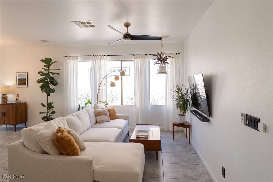 North Las Vegas, NV 89081,2021 Pelican Sky Beach AVE