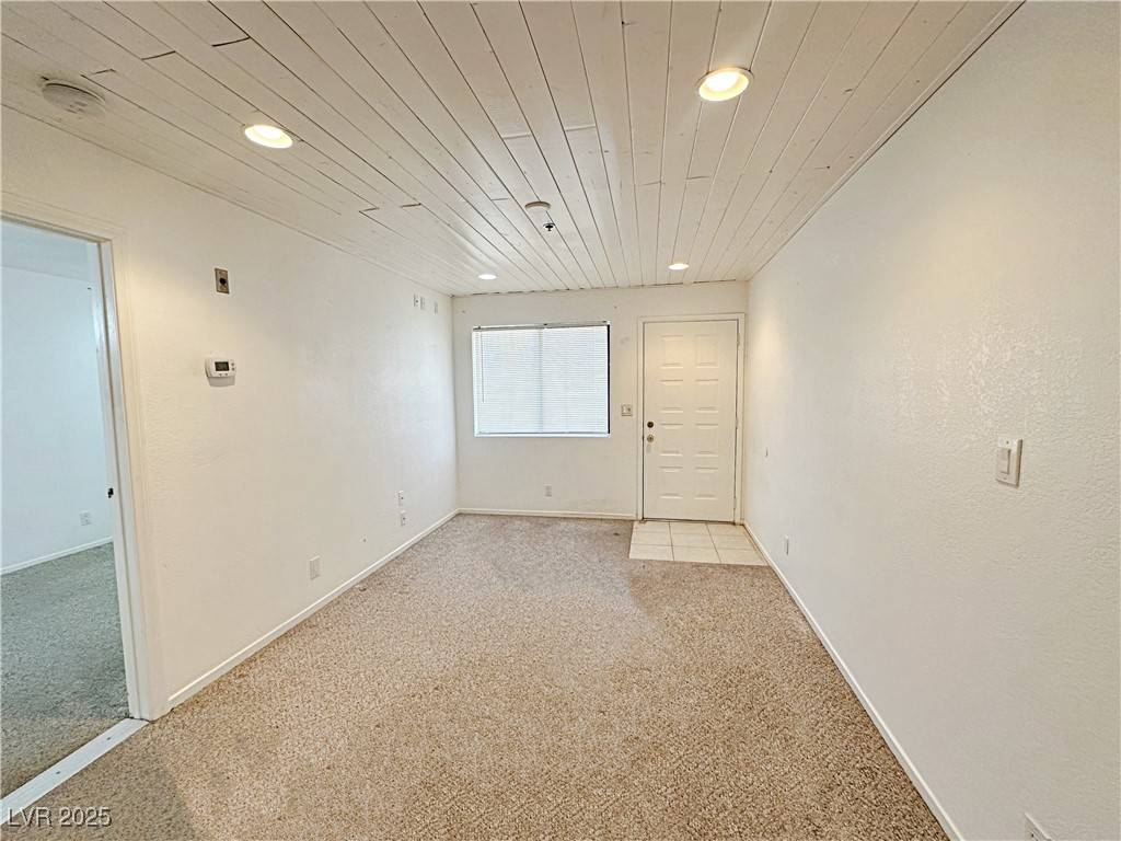Las Vegas, NV 89119,1381 E University AVE #102