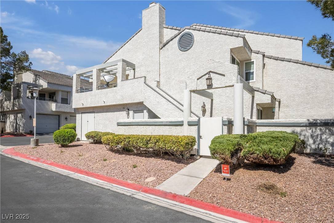 Las Vegas, NV 89117,8932 Antioch WAY