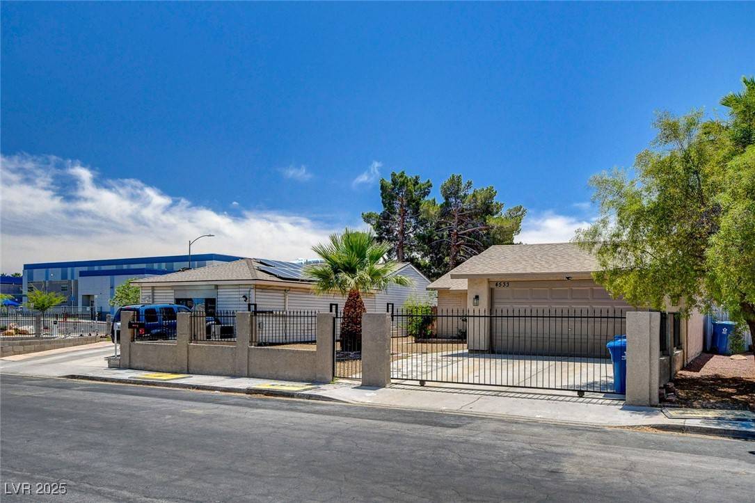 Las Vegas, NV 89110,4533 Diamond Head DR