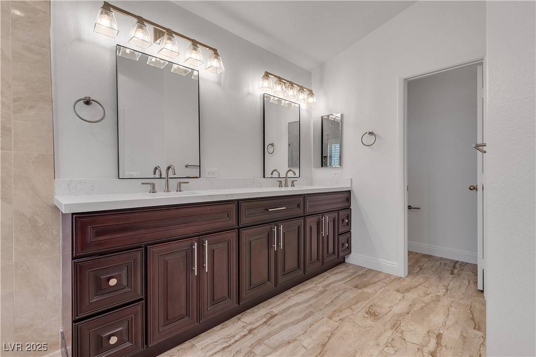 Las Vegas, NV 89128,8437 Apple Hill CT