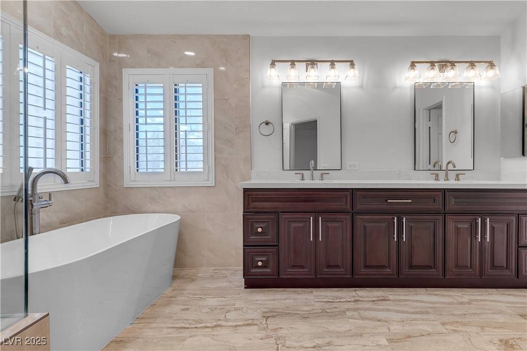 Las Vegas, NV 89128,8437 Apple Hill CT