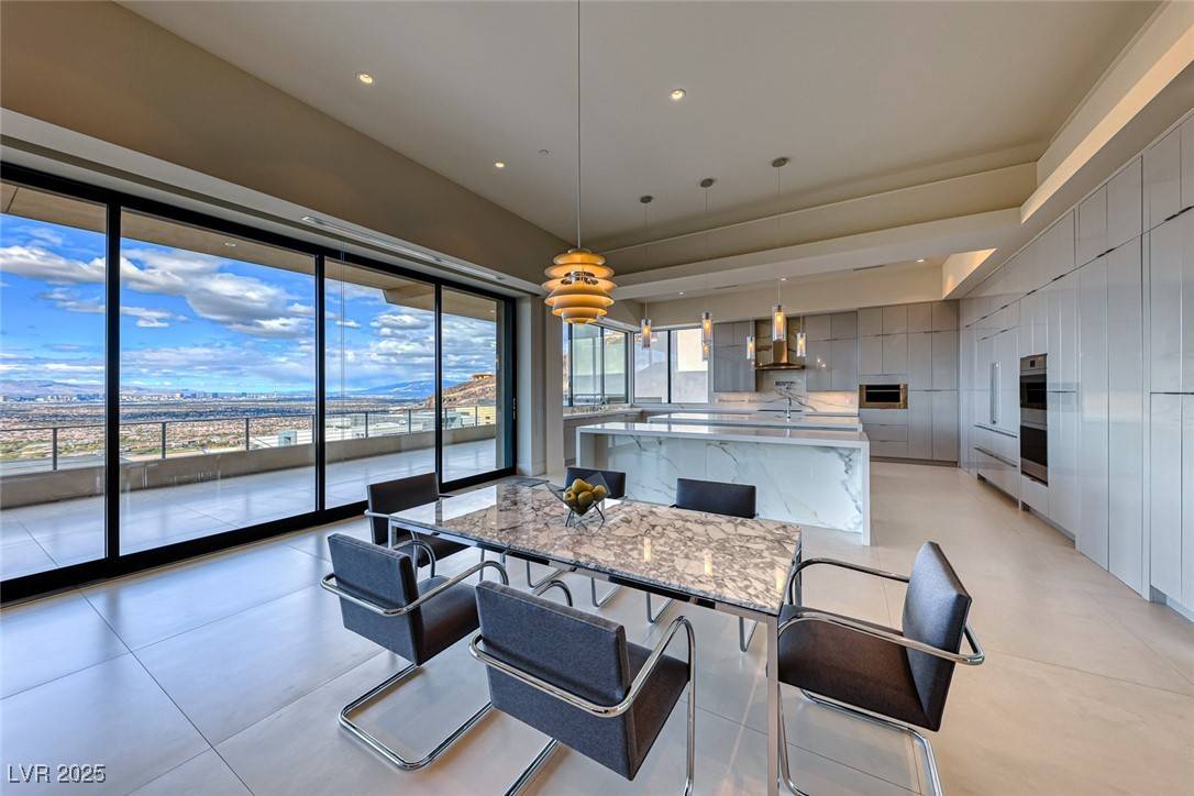 Henderson, NV 89012,677 Overlook Rim DR