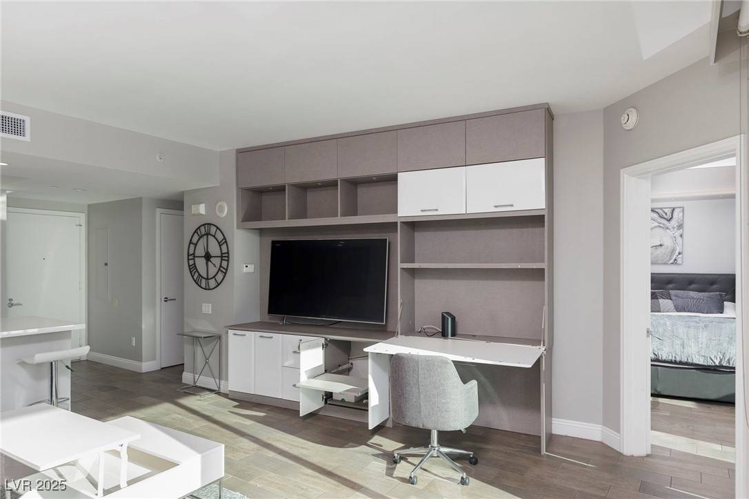 Las Vegas, NV 89109,222 Karen AVE #3104