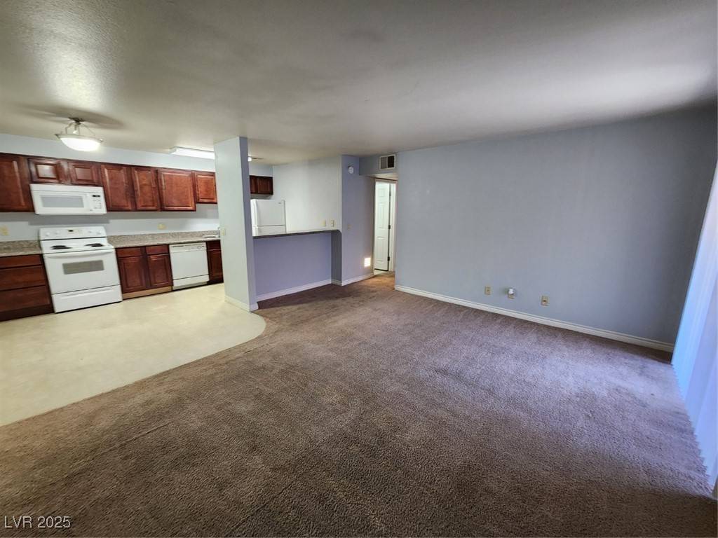 Las Vegas, NV 89103,4470 Sandy River DR #60