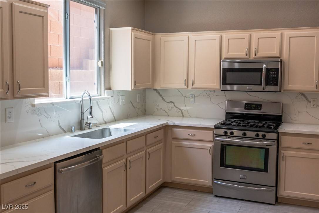 Las Vegas, NV 89113,8163 Amy Springs ST