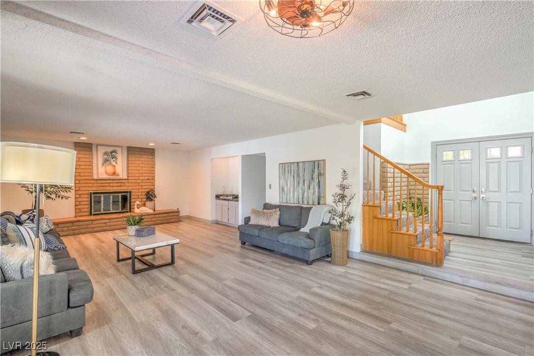 Las Vegas, NV 89121,4475 Harmony CT