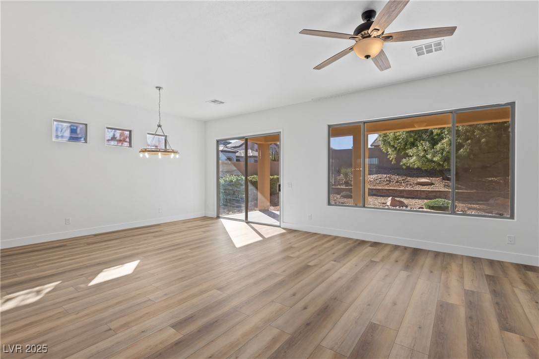 Henderson, NV 89052,21 Douglas Grove RD