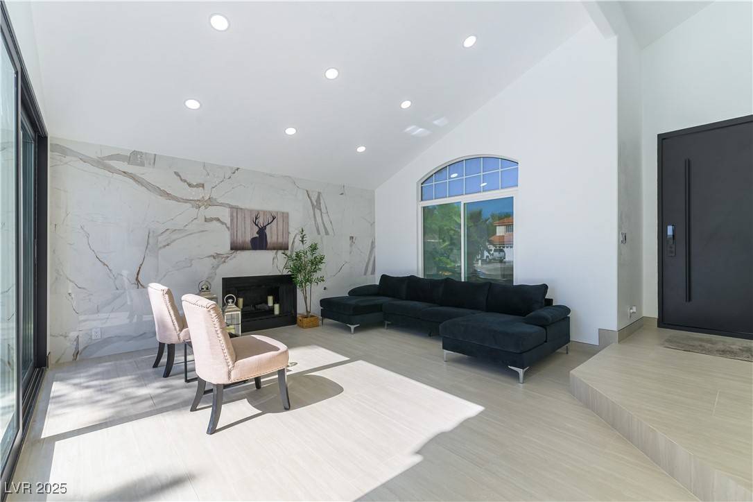 Las Vegas, NV 89117,9937 Whalers Landing CT