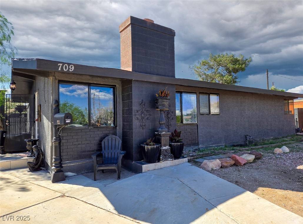 Las Vegas, NV 89107,709 Evergreen CIR