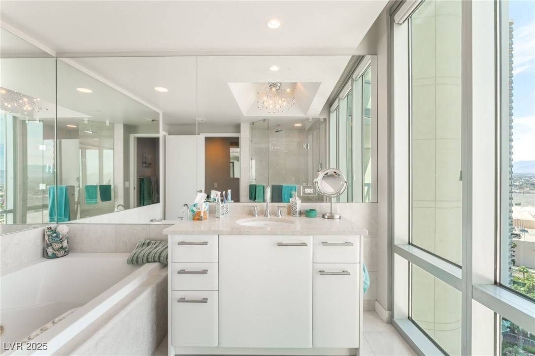 Las Vegas, NV 89109,322 KAREN AVE #2201