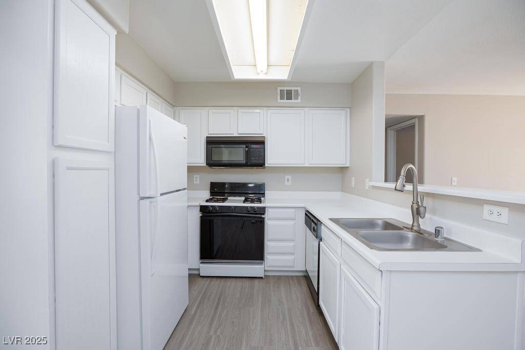 Las Vegas, NV 89120,5259 Caspian Springs DR #203